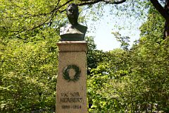 15B Irish American Cellist, Composer and Conductor Victor Herbert Bronze Bust By Edmund Thomas Quinn In Central Park Midpark 70 St.jpg